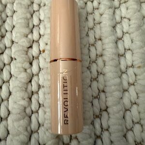 Makeup Revolution Foundation-F8